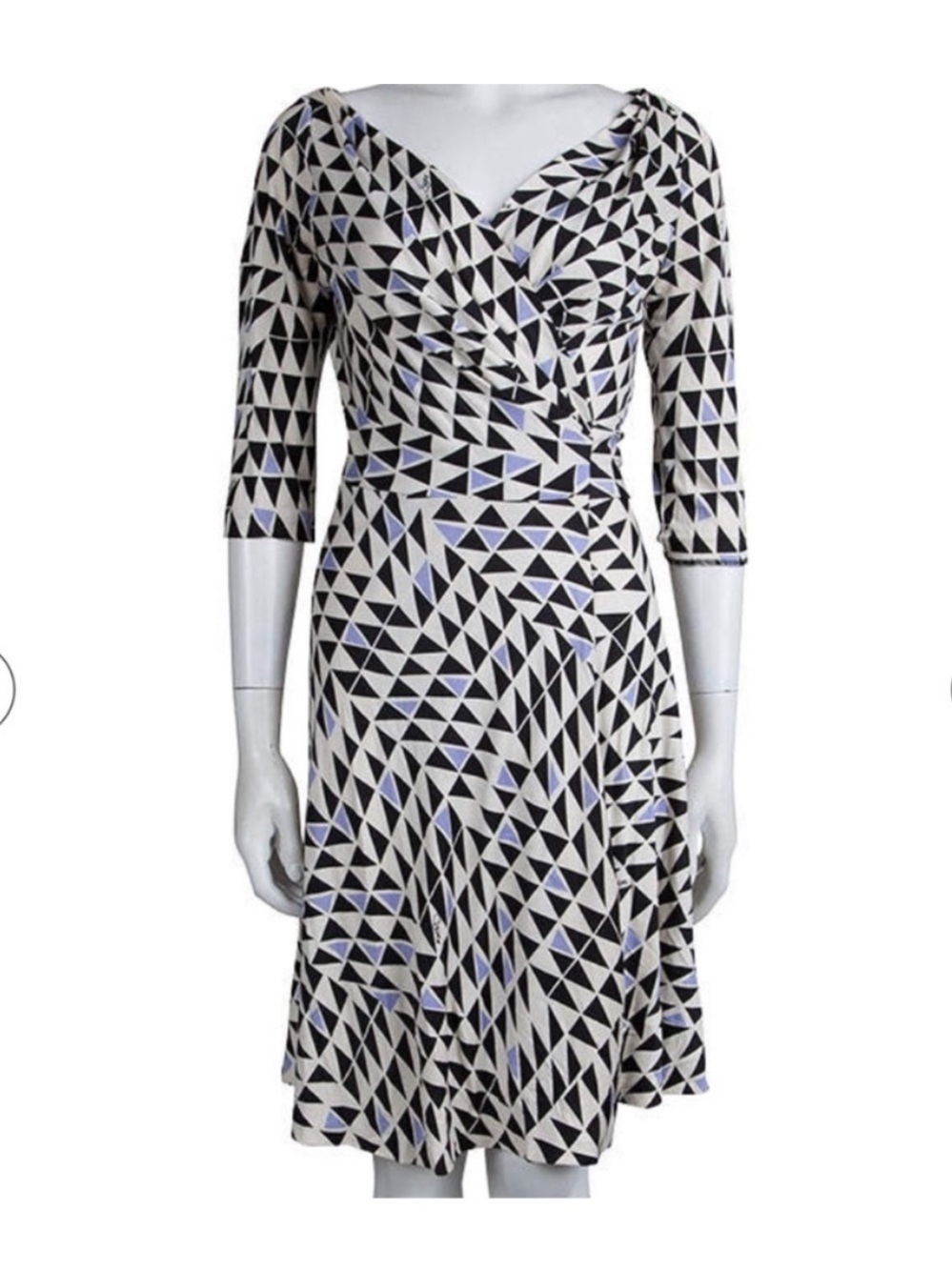 Diane von Furstenberg
Geometric
Printed Silk Jersey Penna Wrap
Dress.
Size6
